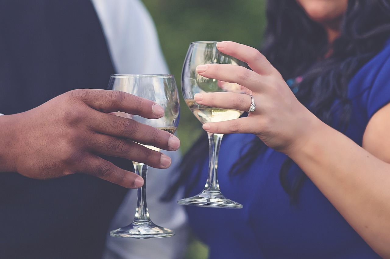 engaged-2490978_1280